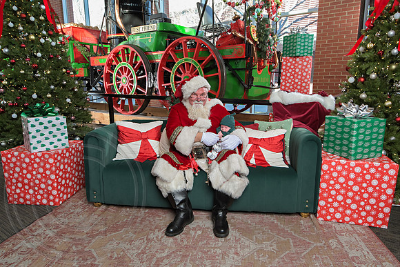 The Charleston Santa 2024-Dec22-3979