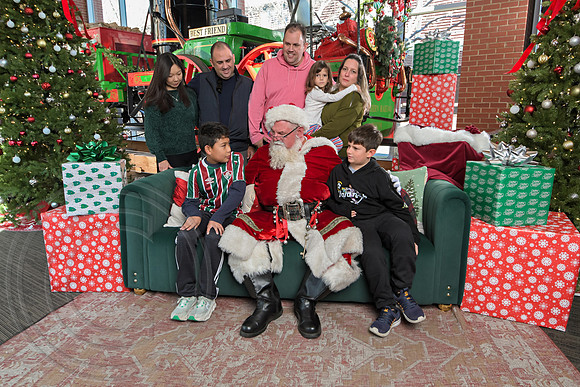 The Charleston Santa 2024-Dec22-3888