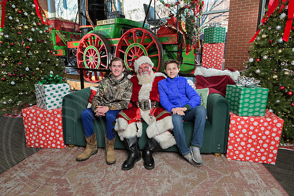 The Charleston Santa 2024-Dec22-4087