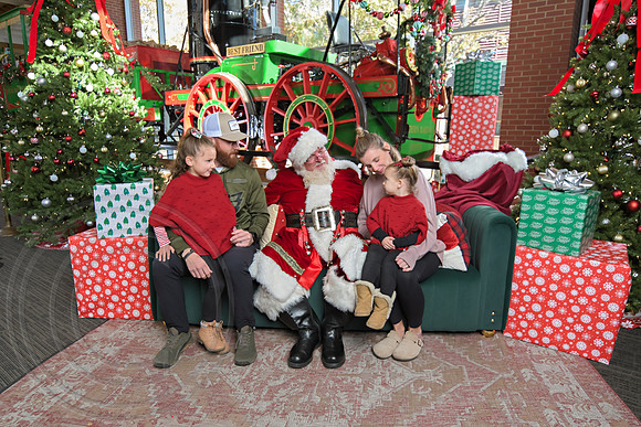 The Charleston Santa 2024-Dec1-0984