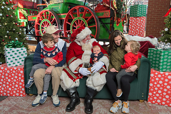 The Charleston Santa 2024-Dec22-3721