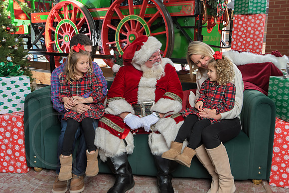 The Charleston Santa 2024-Dec22-3770