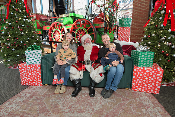 The Charleston Santa 2024-Dec22-3824