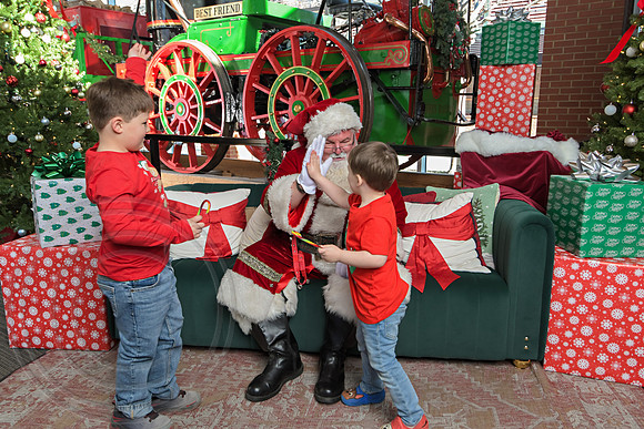 The Charleston Santa 2024-Dec22-3798