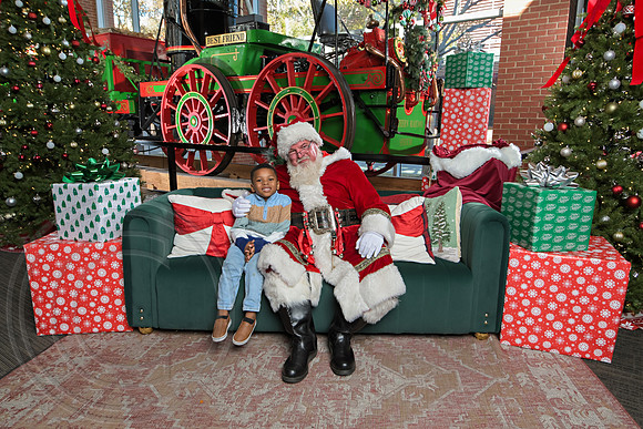 The Charleston Santa 2024-Dec7-1714