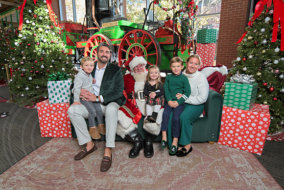 The Charleston Santa 2024-Dec1-0978