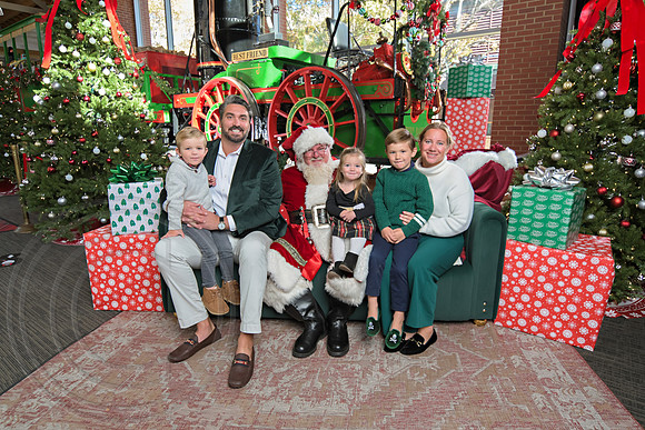 The Charleston Santa 2024-Dec1-0979