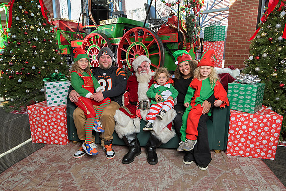 The Charleston Santa 2024-Dec22-4022