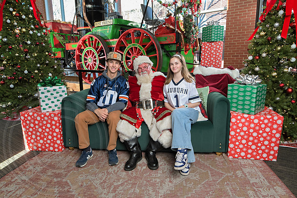 The Charleston Santa 2024-Dec22-4028