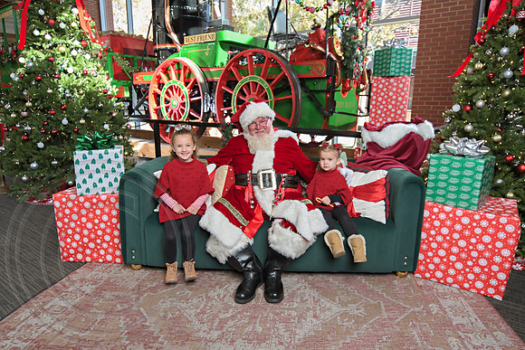 The Charleston Santa 2024-Dec1-0985