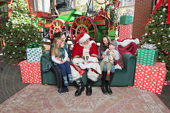 The Charleston Santa 2024-Dec1-0957