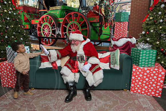 The Charleston Santa 2024-Dec7-1770