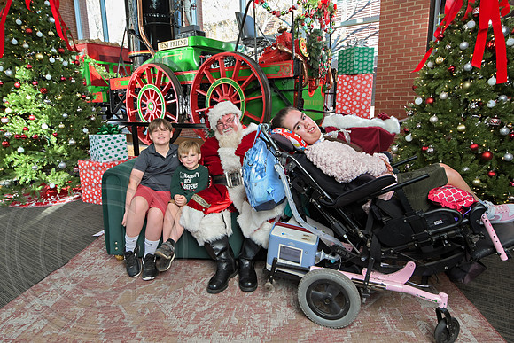 The Charleston Santa 2024-Dec15-3025