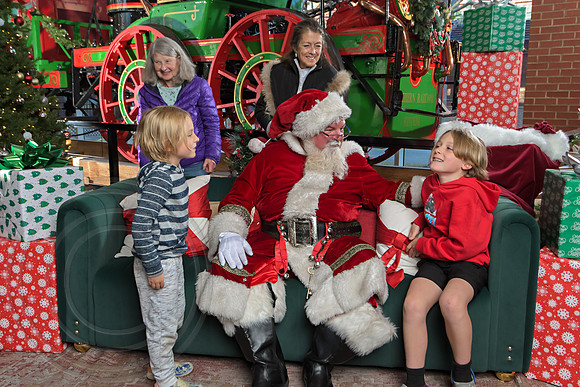 The Charleston Santa 2024-Dec22-4101
