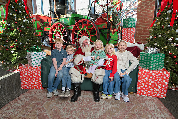 The Charleston Santa 2024-Dec22-3993