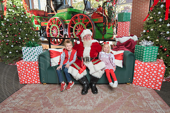 The Charleston Santa 2024-Nov30-0538