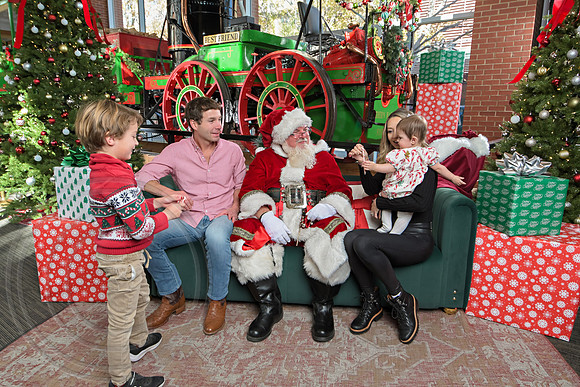 The Charleston Santa 2024-Dec7-1631