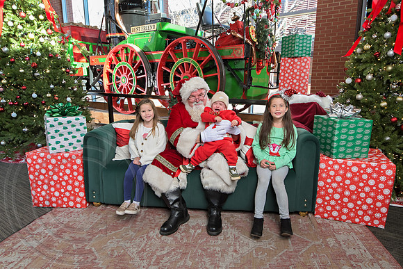 The Charleston Santa 2024-Dec22-3772