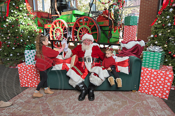 The Charleston Santa 2024-Dec1-0986