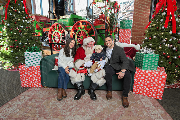 The Charleston Santa 2024-Dec22-3896