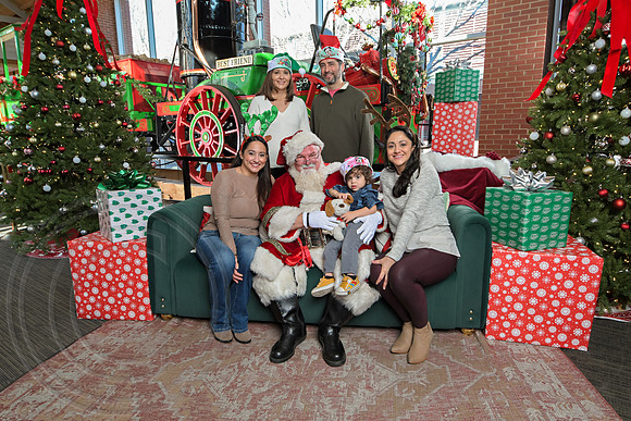 The Charleston Santa 2024-Dec22-3967