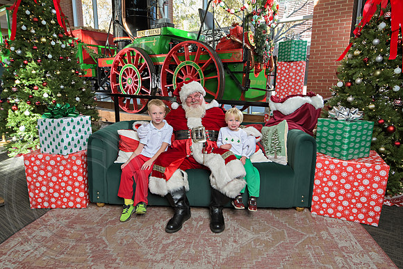 The Charleston Santa 2024-Dec7-1660