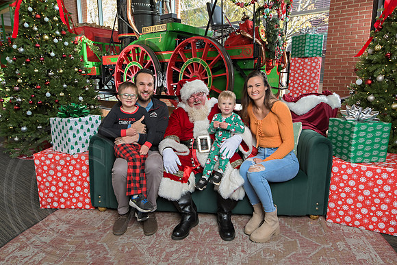 The Charleston Santa 2024-Dec8-1826