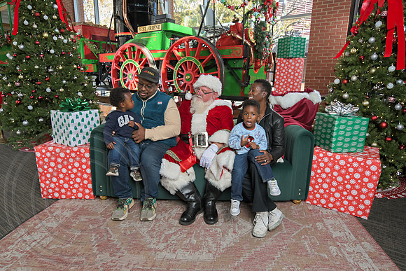 The Charleston Santa 2024-Nov30-0671