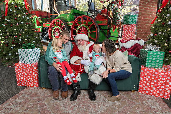 The Charleston Santa 2024-Dec7-1379