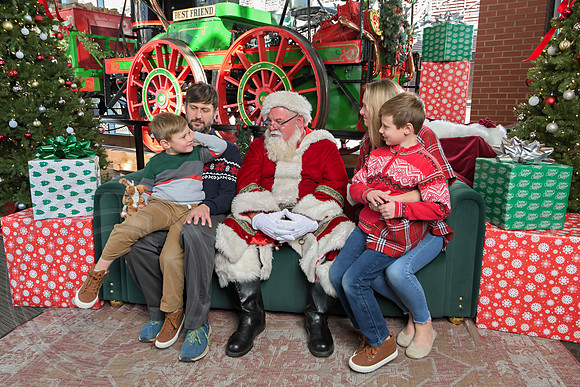 The Charleston Santa 2024-Dec22-3829