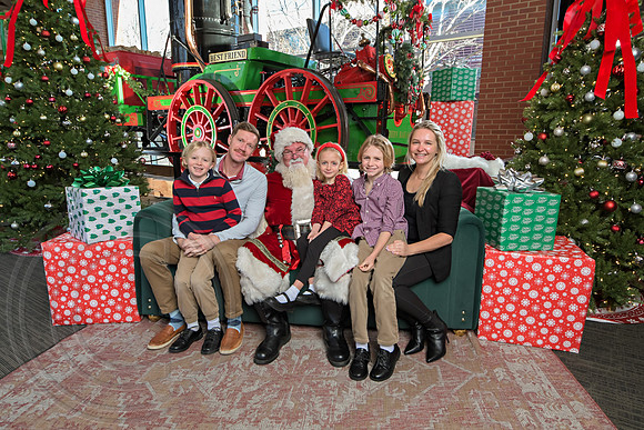 The Charleston Santa 2024-Dec22-3671