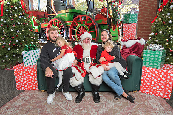 The Charleston Santa 2024-Dec1-0875