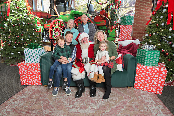 The Charleston Santa 2024-Nov30-0555