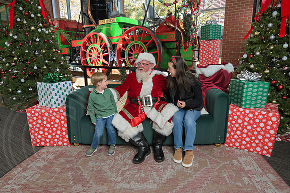 The Charleston Santa 2024-Nov30-0659
