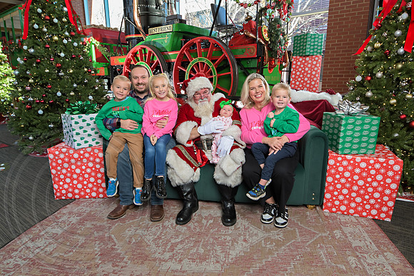 The Charleston Santa 2024-Dec22-3674