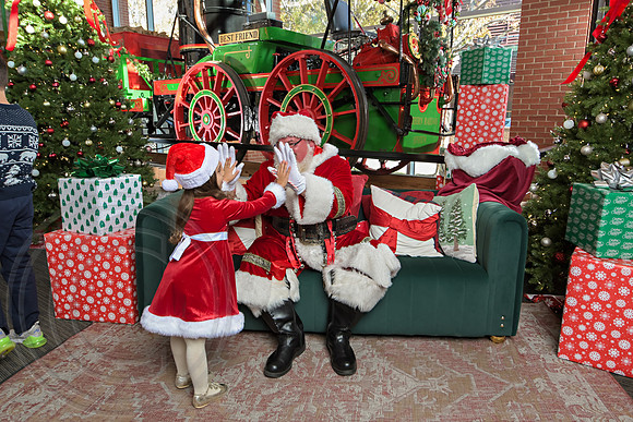 The Charleston Santa 2024-Dec7-1409