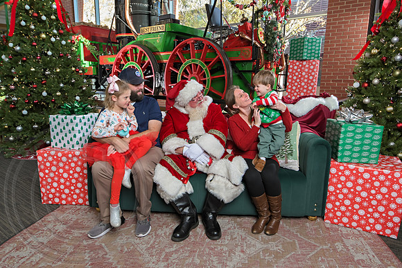 The Charleston Santa 2024-Dec7-1344
