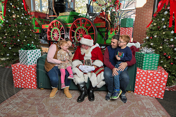 The Charleston Santa 2024-Dec7-1722