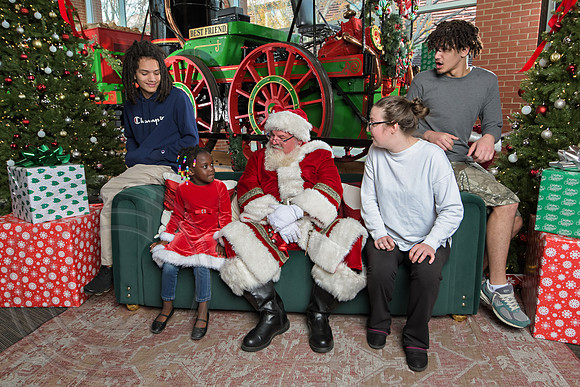 The Charleston Santa 2024-Dec14-2724