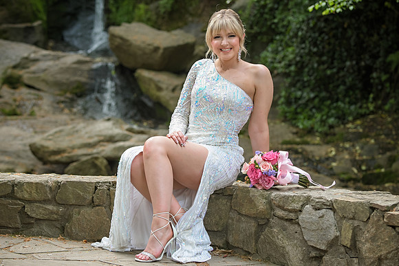 RKPhoto-2024-FallsPark-PromPics-42