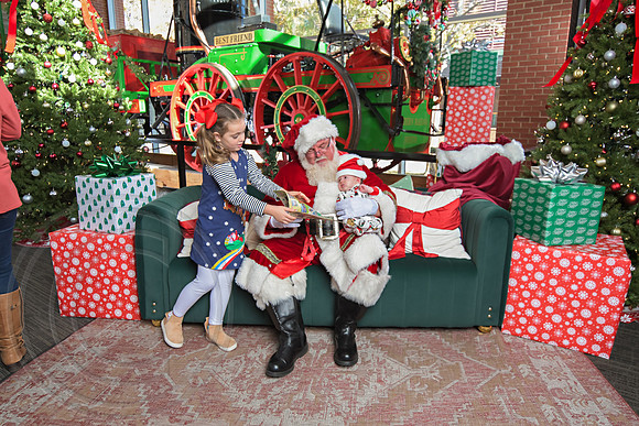 The Charleston Santa 2024-Nov30-0594