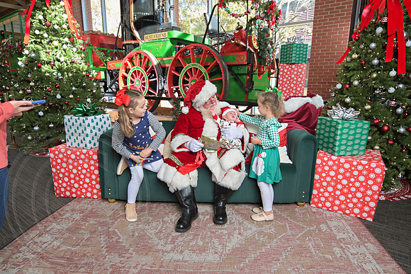 The Charleston Santa 2024-Nov30-0592