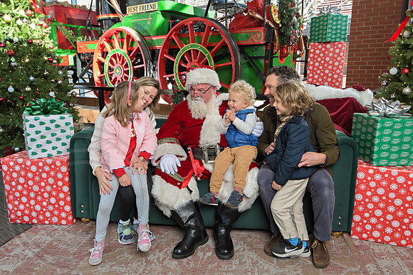 The Charleston Santa 2024-Dec22-3788