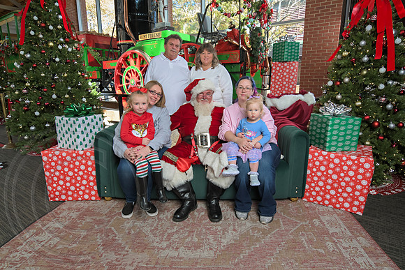 The Charleston Santa 2024-Nov30-0652