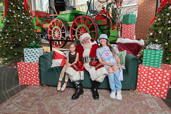 The Charleston Santa 2024-Dec15-3109