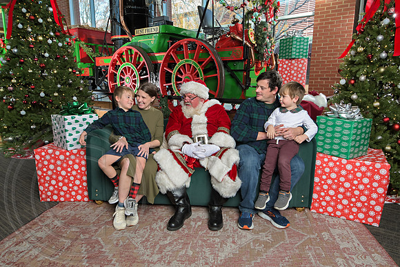 The Charleston Santa 2024-Dec14-2695