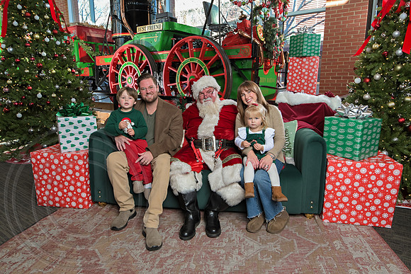The Charleston Santa 2024-Dec22-4065