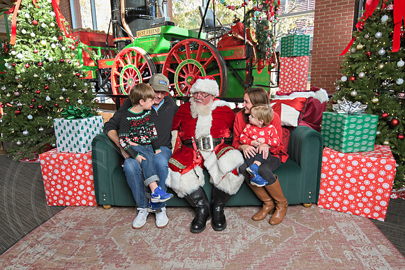 The Charleston Santa 2024-Nov30-0586