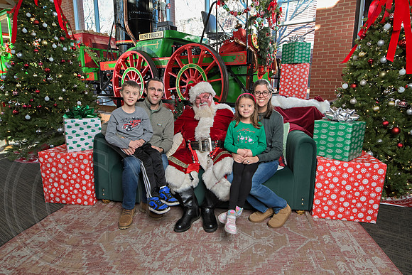 The Charleston Santa 2024-Dec22-4048
