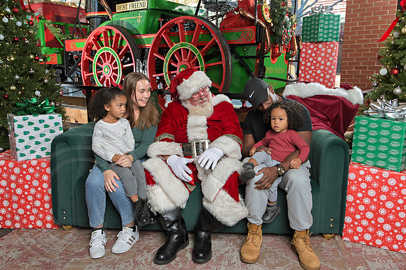 The Charleston Santa 2024-Dec14-2676